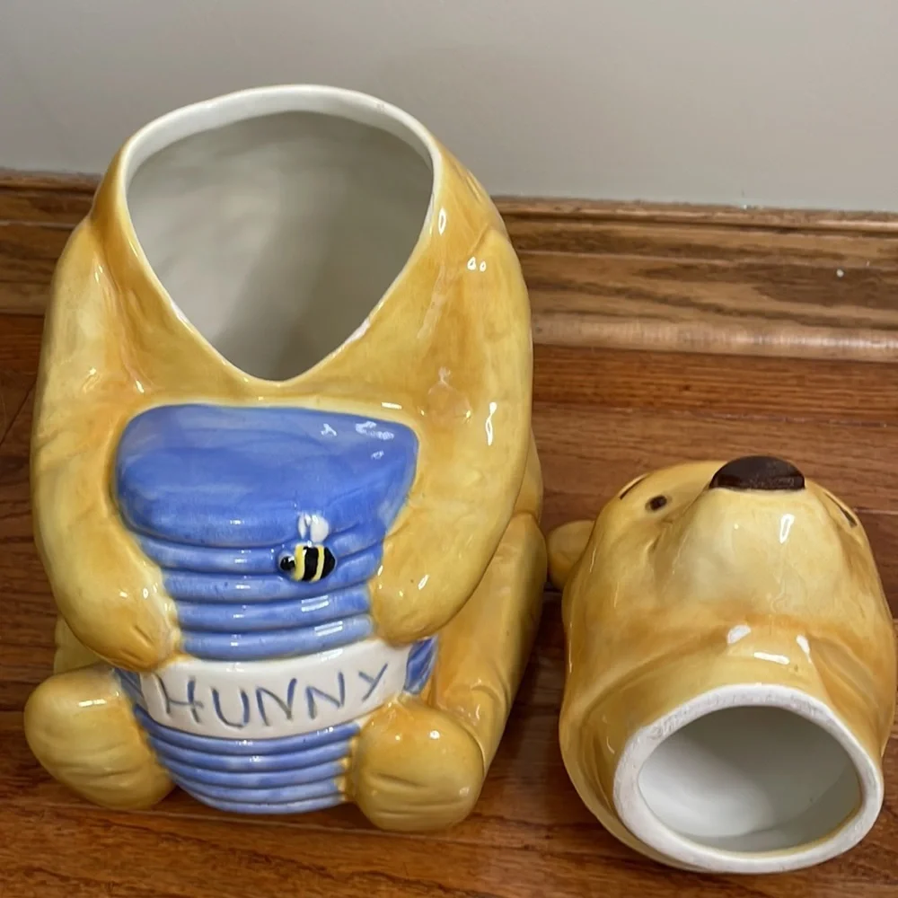 WINNIE‎ THE POOH Ceramic Cookie Jar. Vintage